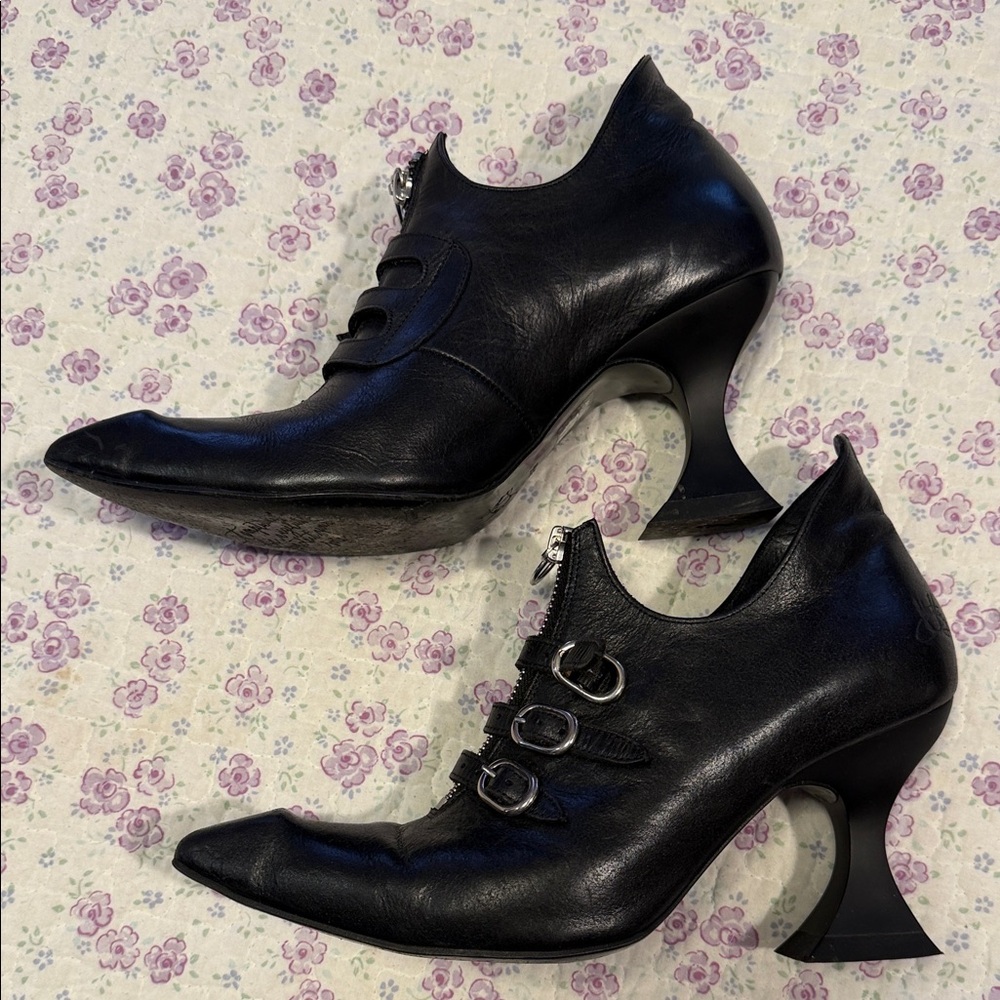 John Fluevog Black Pointed Toe Buckle & Zip Ankle Heels - Picture 6 of 9